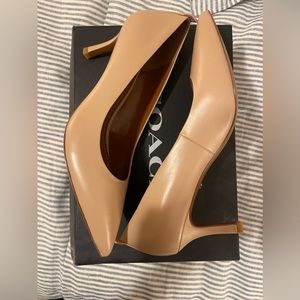New with box Coach heels. Color is “Beechwood” which is a nude color.
